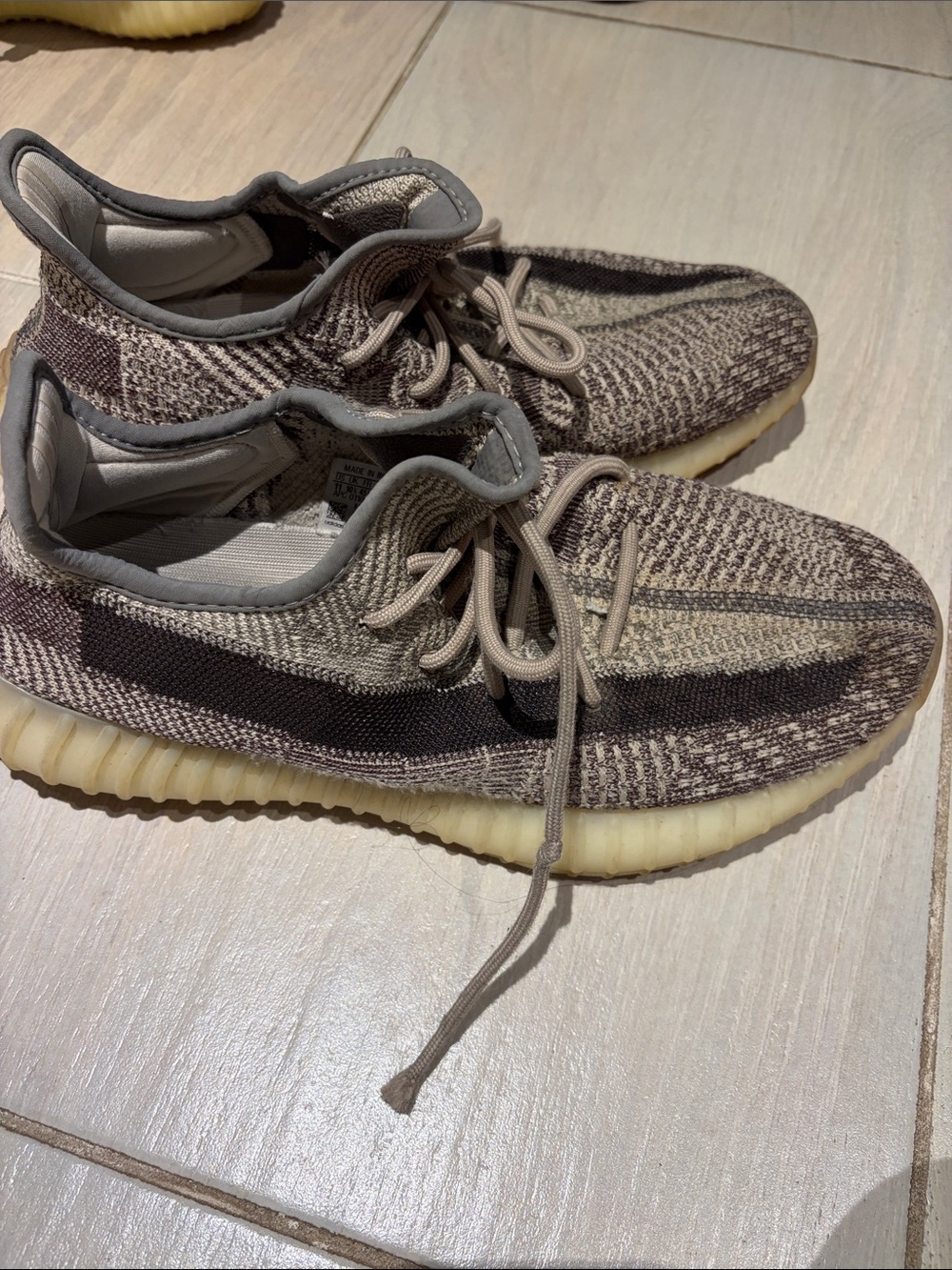 Yeezy Boost Size 11 - Picture 4 of 5